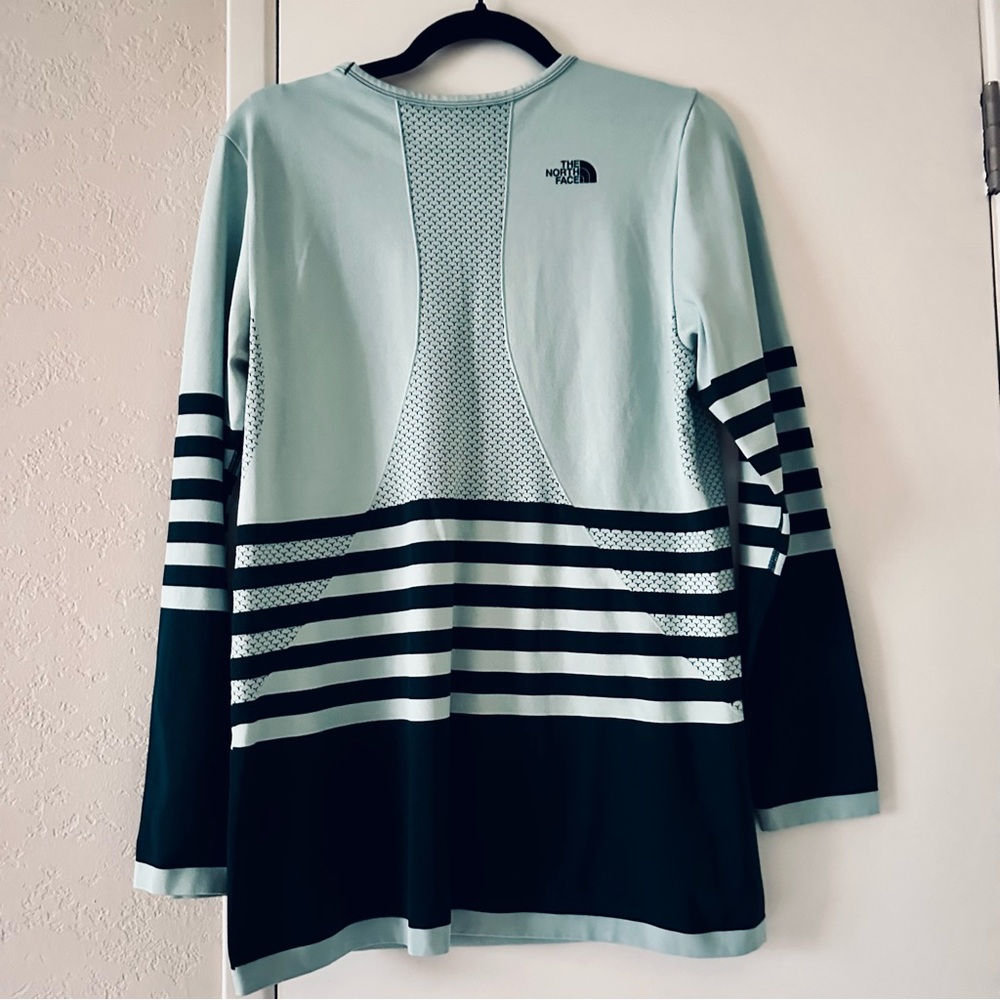 The North Face / Black and Mint Green/ Size XL  Top - Picture 5 of 11